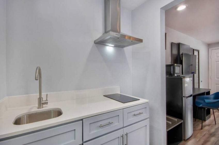 2 Queen Beds  Suite Non-Smoking Kitchen - foto 6