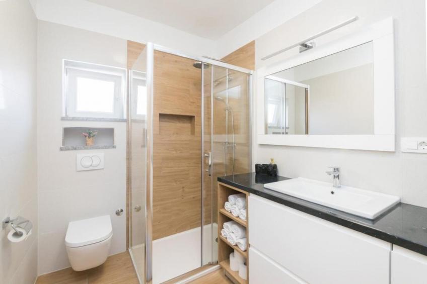 Mihael Holiday House - Three Bedroom Holiday Home with jacuzzi - foto 19
