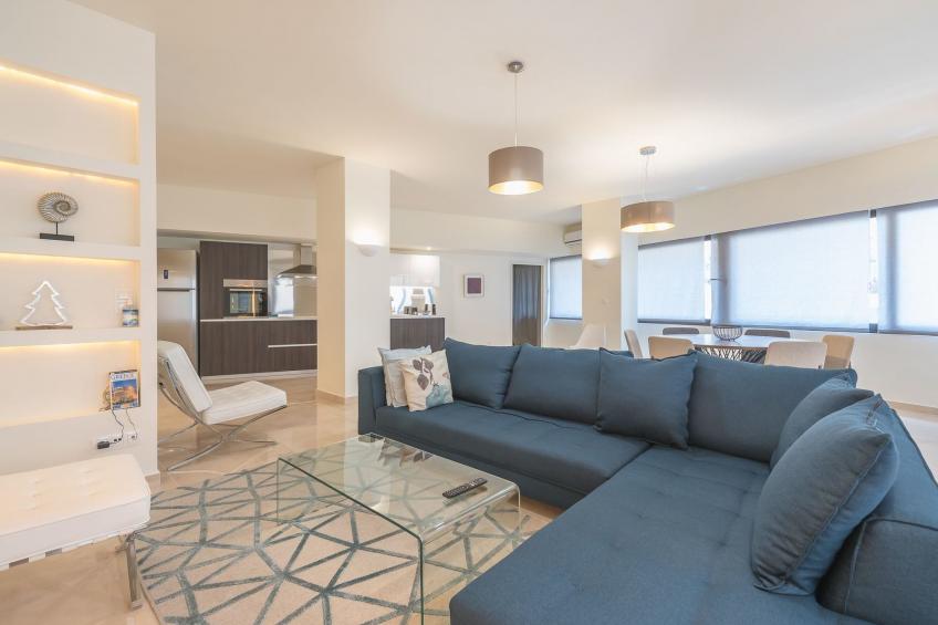 Stilvolle 2 Schlafzimmer, nur wenige Schritte von Fokionos Negri