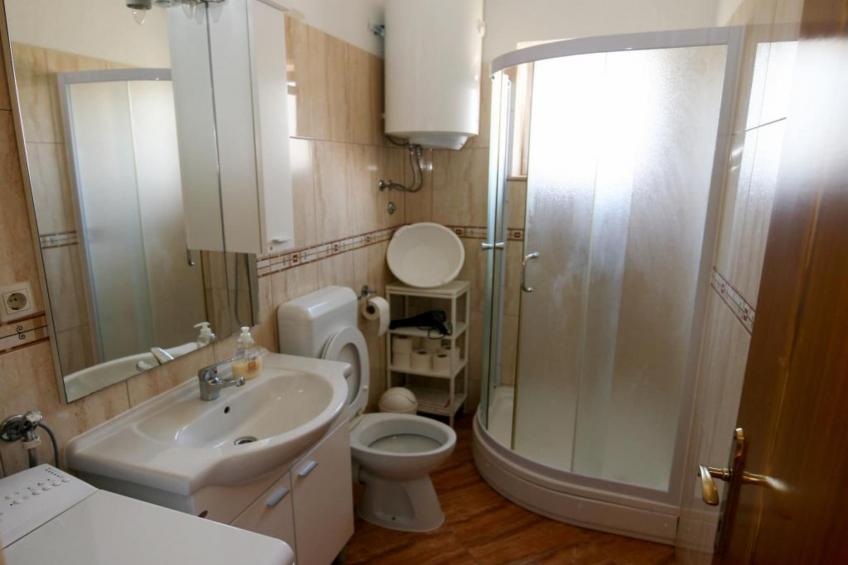 Spacious Beachfront Apartment Ciovo - Four Bedroom Apartment with Sea View - foto 9