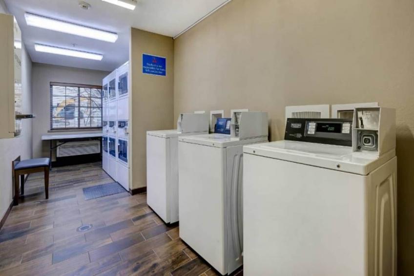1 King Bed  Non-Smoking Kitchen - foto 20