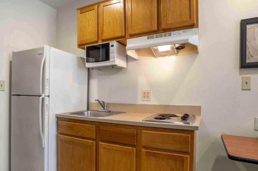 1 Bed | ADA\/RI Shower\/Suite\/Kitchen - foto 15