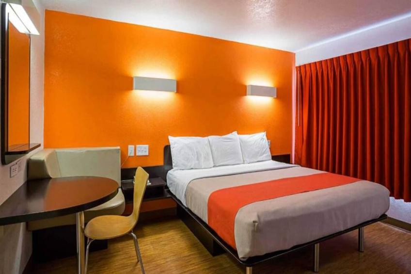 1 King Bed  Non-Smoking - foto 13