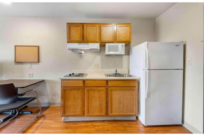 2 Full Beds | Smoking, Kitchen - foto 7