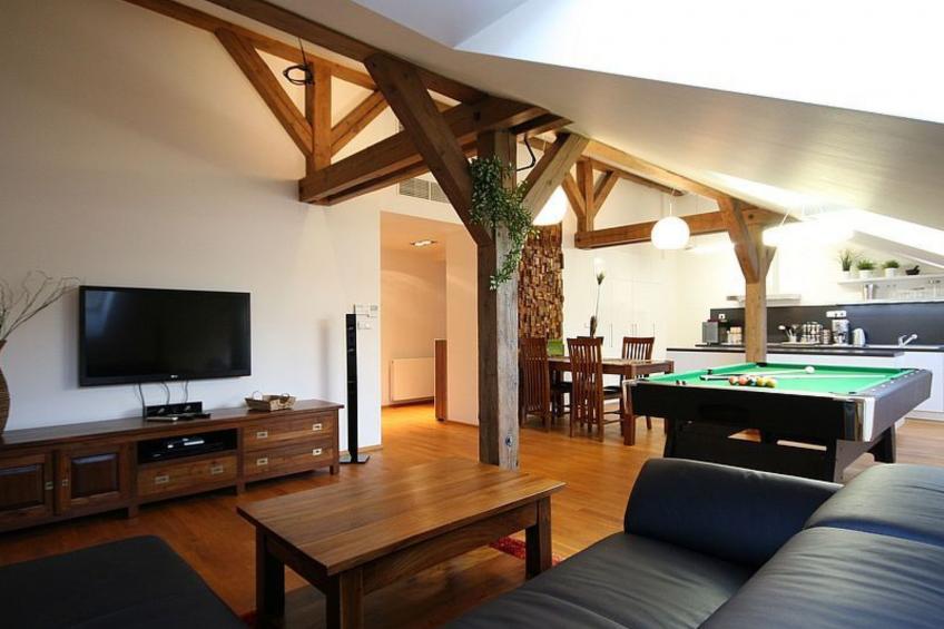 Luxuriöse Altbau-Dachgeschosswohnung in Prag - foto 3