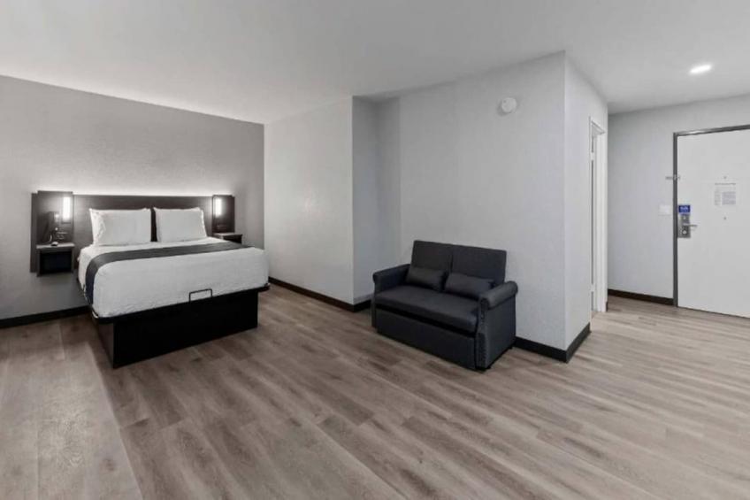 1 King Bed  Non-Smoking Micfridge - foto 13