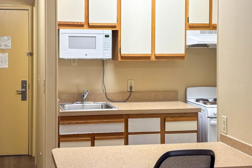 1 Queen Bed | Mob Acc Tub Ste Nsmk Sb Micfri - foto 15