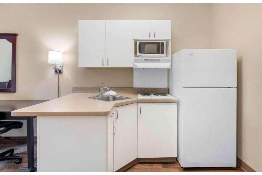 1 Queen Bed  Non-Smoking Kitchen - foto 9