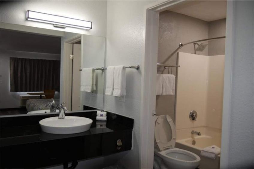 2 Queen Beds  Non-Smoking Kitchen - foto 18