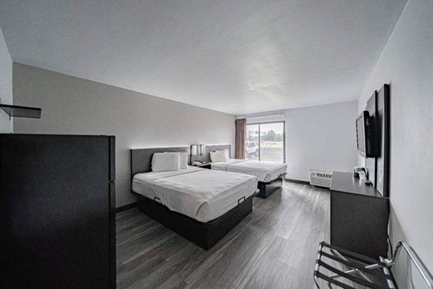 2 Queen Beds  Non-Smoking Kitchen - foto 17