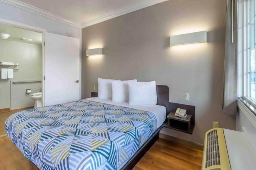 1 Full Bed  Non-Smoking Micfridge - foto 9