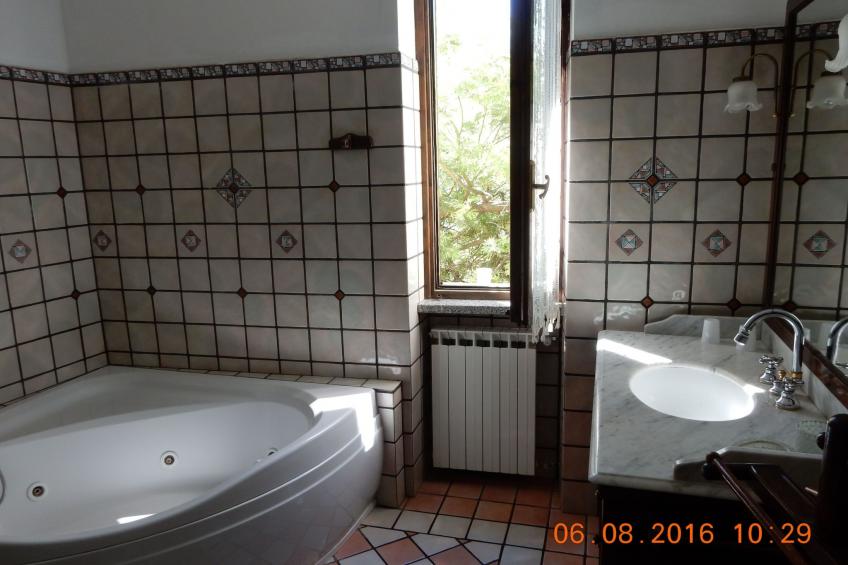 Schönes Ferienhaus mit Garten und Whirlpool - foto 11