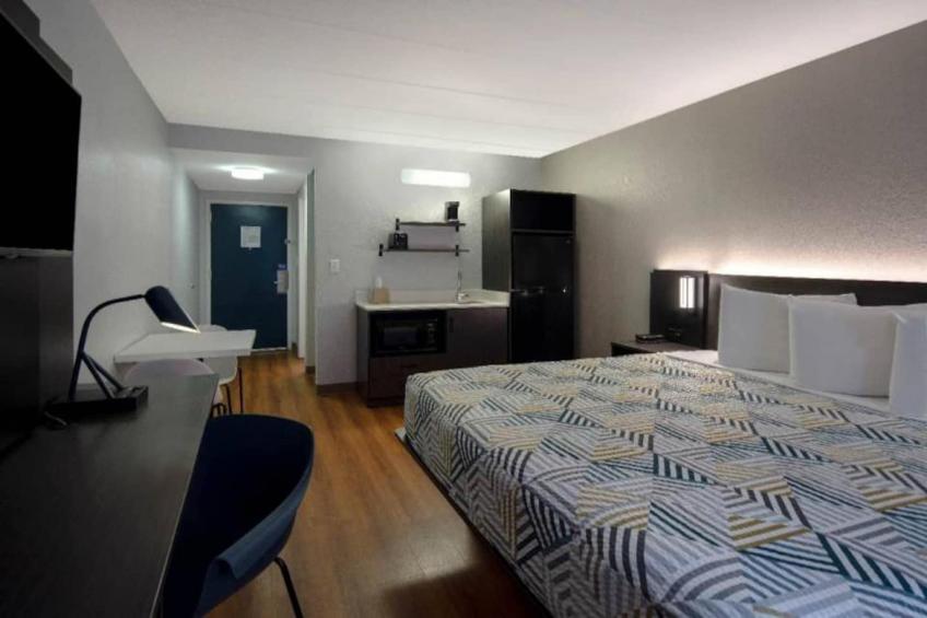 1 King Bed  Micfridge - foto 13