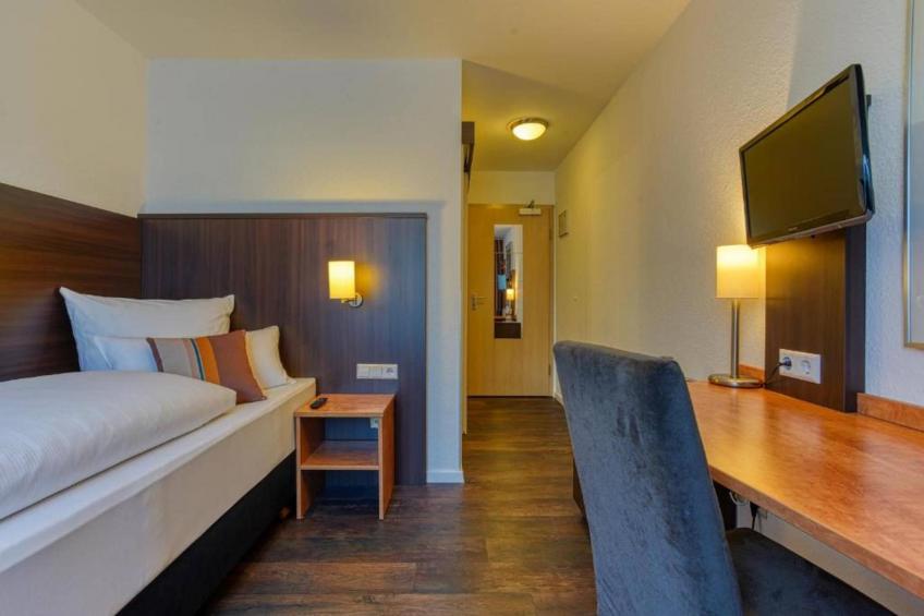 Stuttgart Großbettlingen by Belvilla Economy Room - foto 2