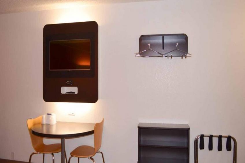 1 King Bed  Non-Smoking Micfridge - foto 7