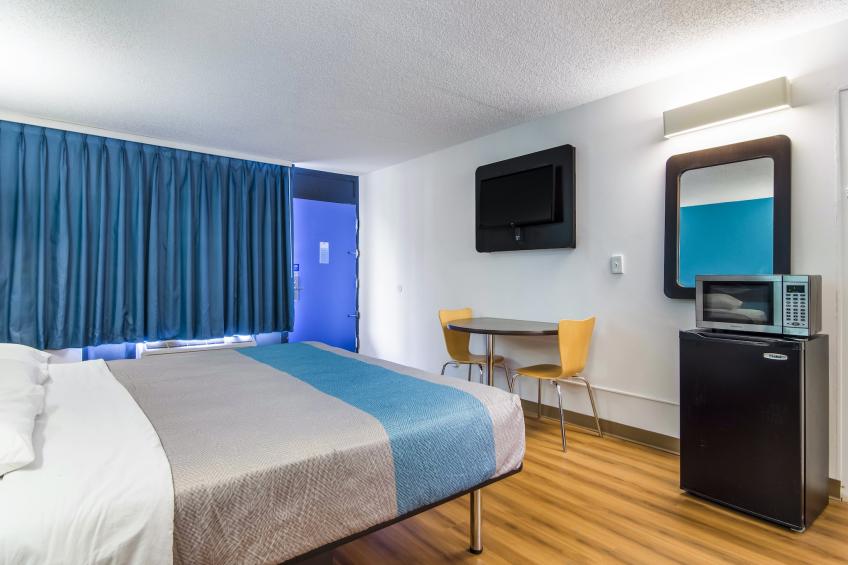 1 King Bed  Non-Smoking Micfridge - foto 17