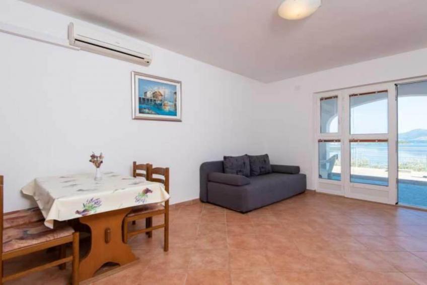 Spacious and Cozy Seafront Apartments - One Bedroom Apartment with Terrace and Sea View - foto 2