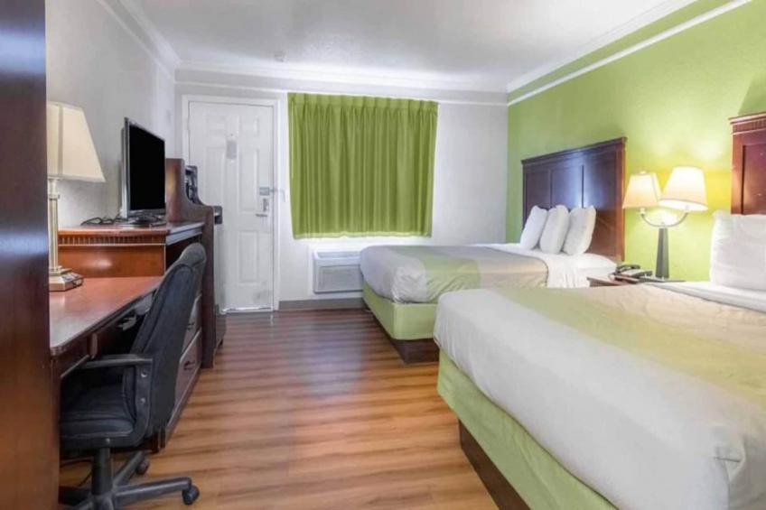 2 Queen Beds  Smoking - foto 9