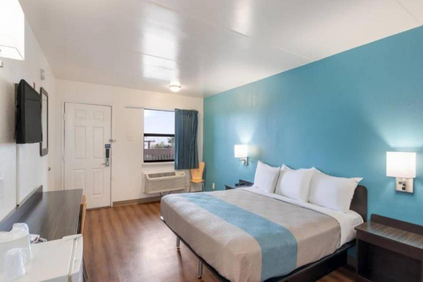 1 KING BED  SUITE NON-SMOKING MINI FRIDGE - foto 12