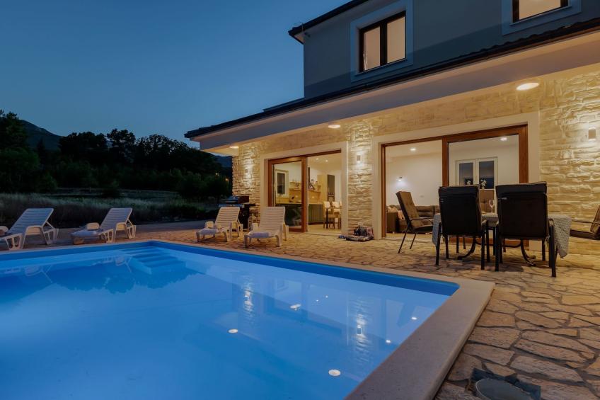 Alleinstehende Villa Slime mit Pool und Garten - foto 16