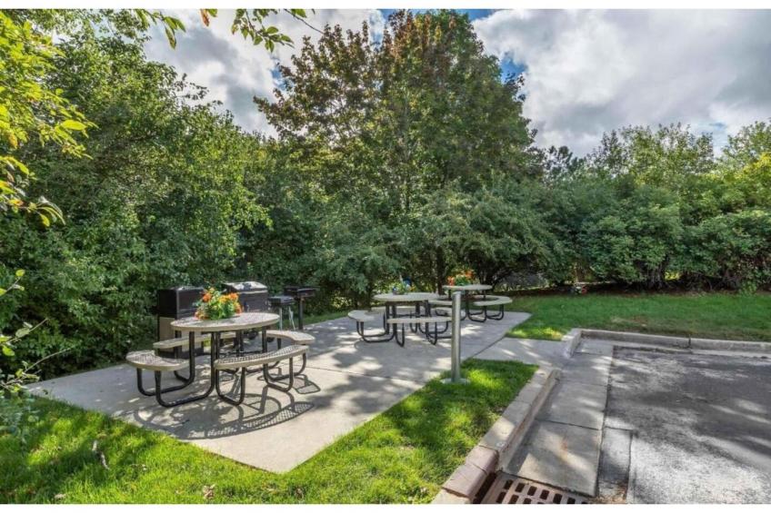 1 King Bed | Non-Smoking, Kitchen - foto 34