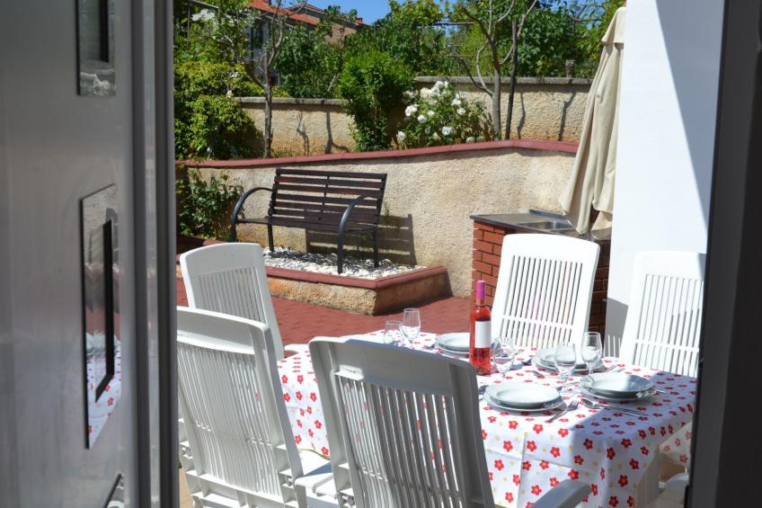 Helle Ferienwohnung in Vinkuran mit Garten, Grill und Terrasse - foto 7