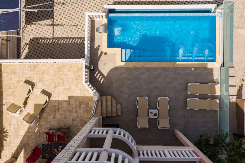 Vakantiewoning met balkon, zwembad en barbecue - VW-BCRHG - foto 18
