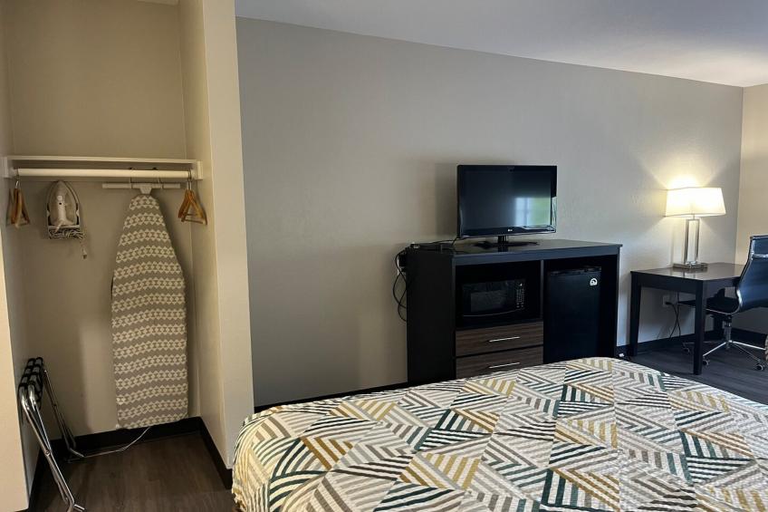 1 King Bed | Non-Smoking, Micfridge - foto 2