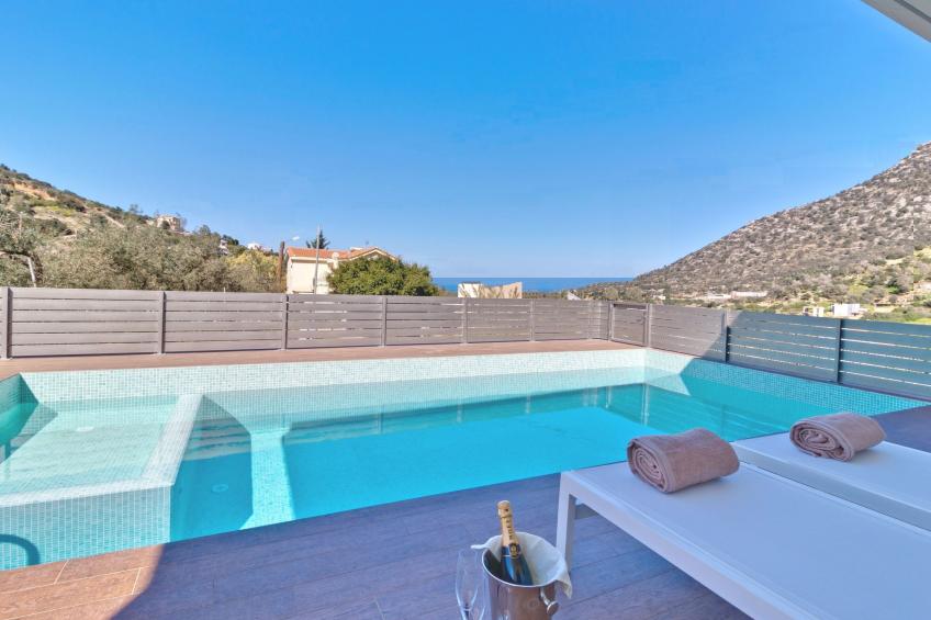 Villa mit drei Schlafzimmern und privatem Swimmingpool.