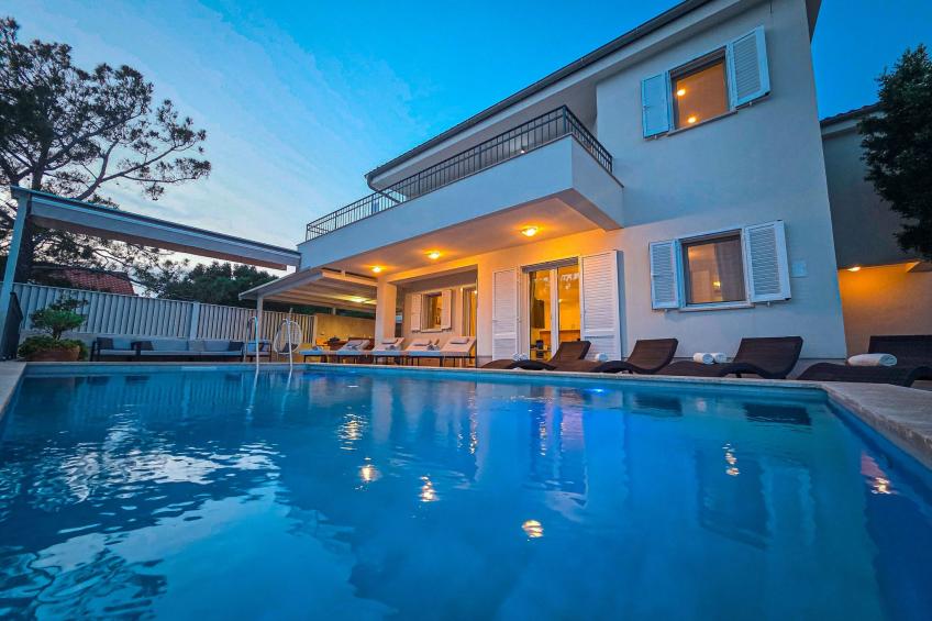 Geräumige, luxuriöse 5-Ferienvilla mit Meerblick, eigenem Pool und großer Terr