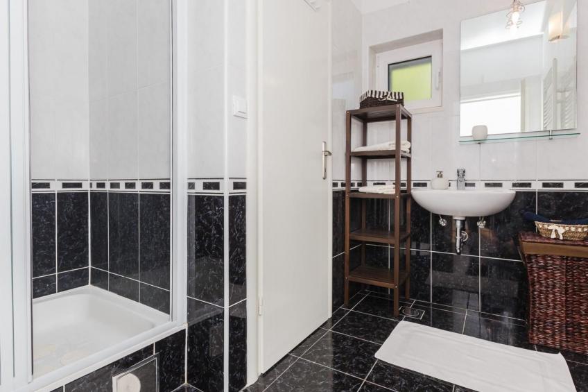 Ferienvilla "Osibova" mit Blick auf das Wasser - foto 14