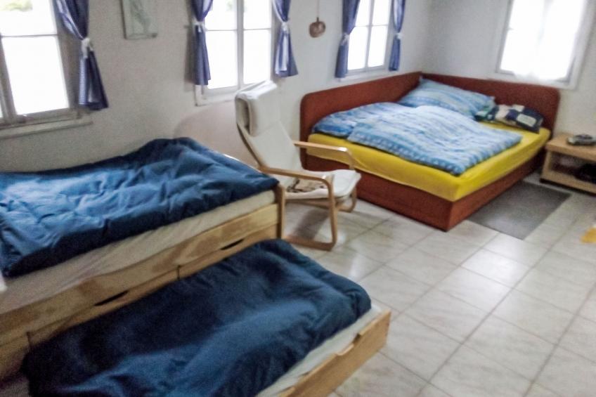 Roubenka u potoka - foto 22