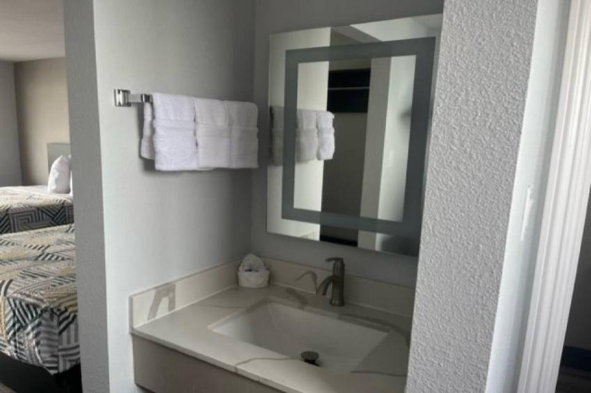 2 Queen Beds  Suite Non-Smoking Kitchen - foto 16