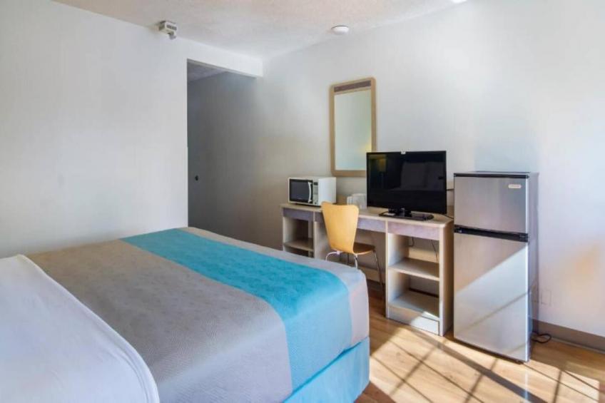 1 QUEEN BED  MOBILITY ACCESSIBLE NON-SMOKING - foto 4