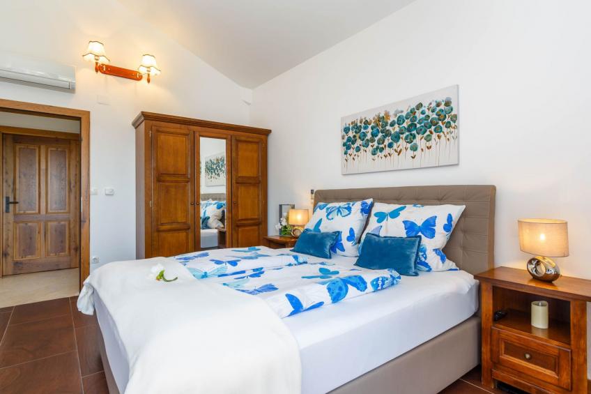 Villa Kamenica  im mediterranen Stil mit Innen- und Außenpool - foto 46