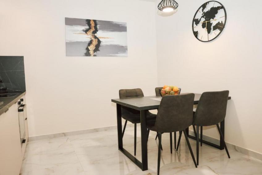 Stylish Apartment with Modern Elegance in Herceg Novi Area - Deluxe One Bedroom Apartment with Terrace - foto 2