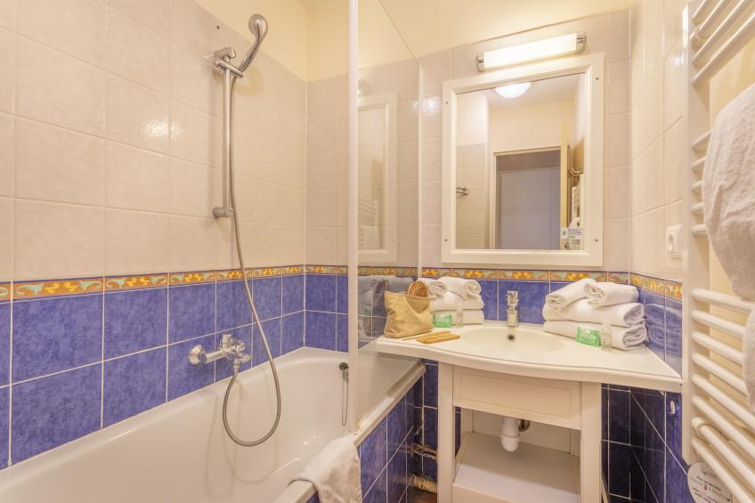 Pierre & Vacances Village Pont Royal en Provence Apartment 5 people - 1 bedroom - Balcony or terrace - foto 8