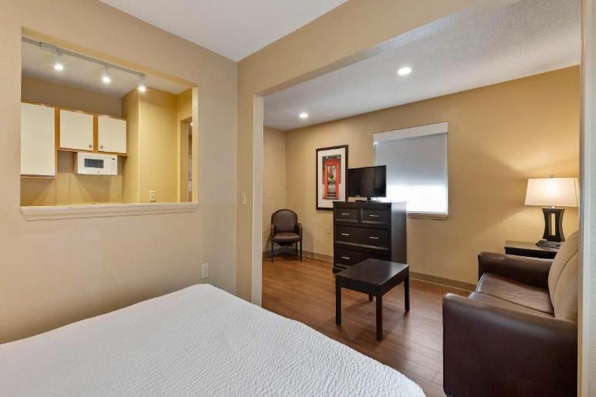 1 Queen Bed | Non-Smoking, Micfridge, Sofa-Bed - foto 24