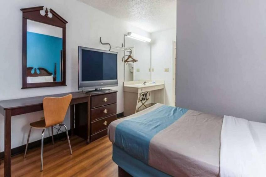 1 King Bed  Non-Smoking - foto 13