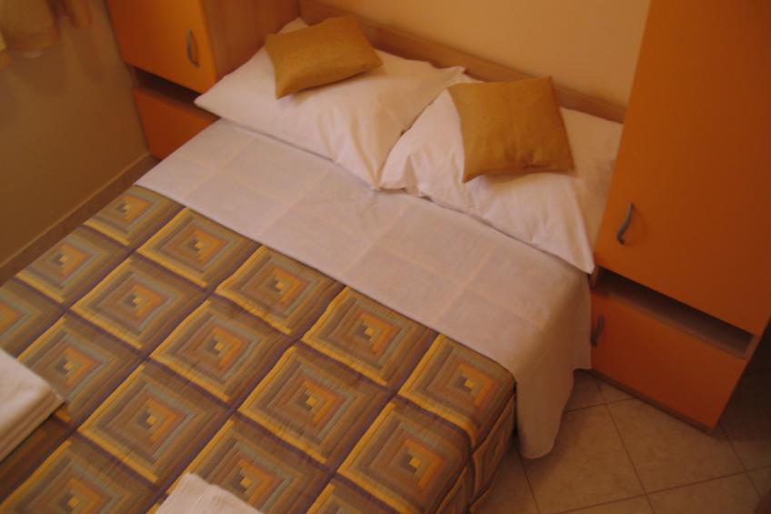 Modern eingerichtete Ferienwohnung orange - foto 8