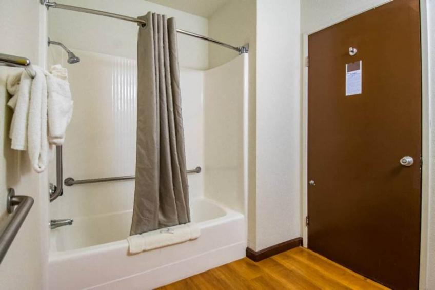2 Full Beds  Non-Smoking Kitchen - foto 9
