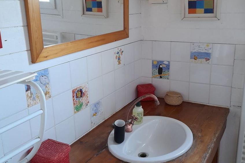 Kleine Wohnung in großem Familienhaus - foto 6