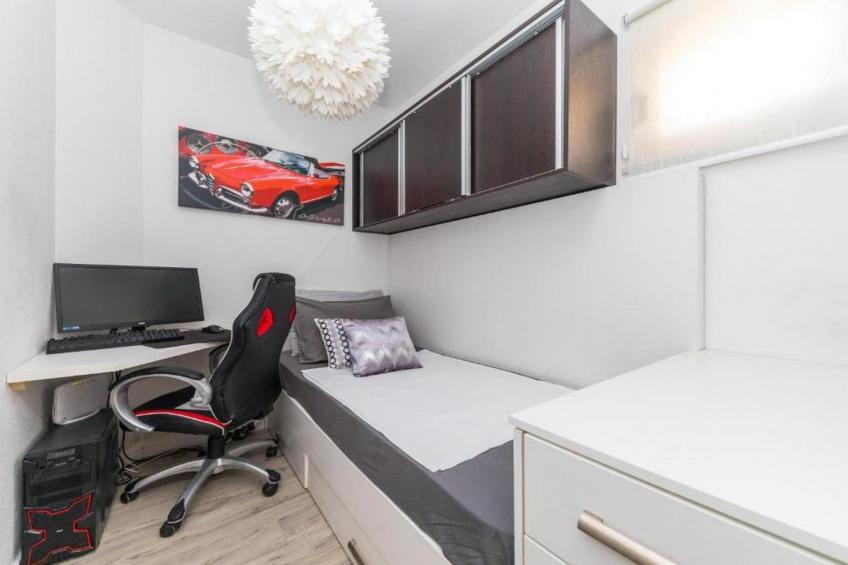 Charming Villa with Outdoor Pool, BBQ, and Sun Deck in Tranquil Kaštela Area - Five bedroom Villa - foto 29