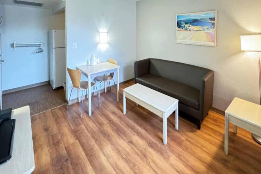 2 Full Beds  Suite Non-Smoking Kitchen - foto 15