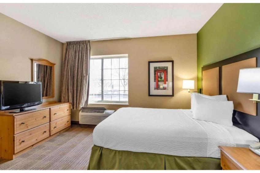 1 King Bed  Non-Smoking Kitchen - foto 21