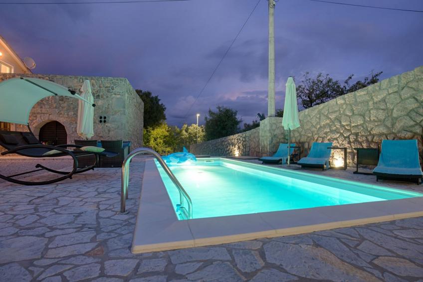 Luxuriöse Villa mit Pool, großem mediterranen Garten und Kinderspielplatz. - foto 17