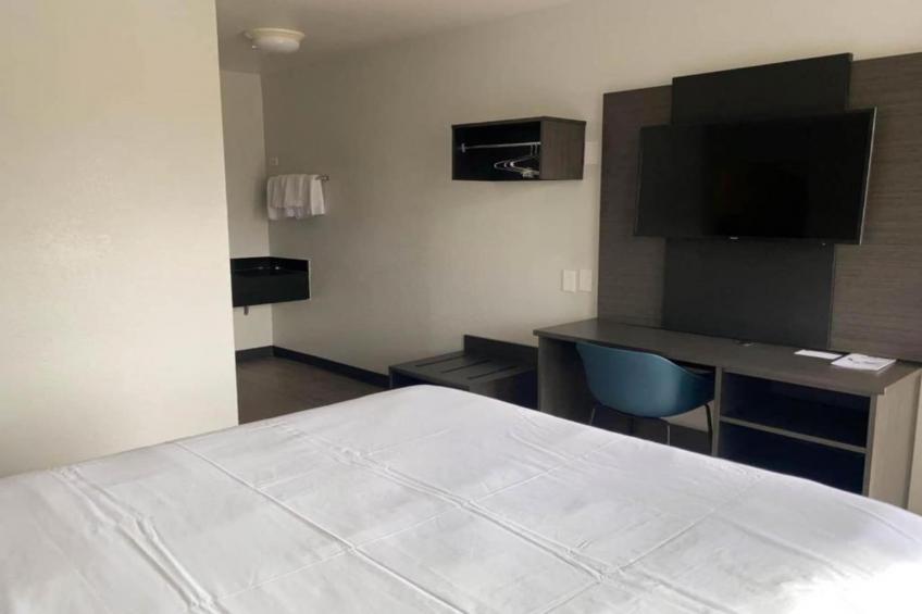 1 King Bed  Non-Smoking - foto 22