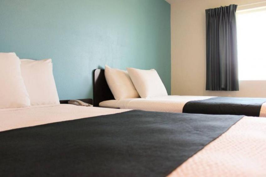 1 Queen Bed  ADA/Tub/Non-Smoking - foto 5
