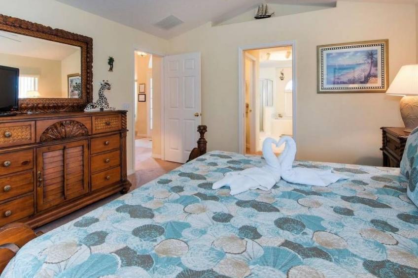 Sonniger Privatpool mit freistehendem Whirlpool und Filmraum - foto 16