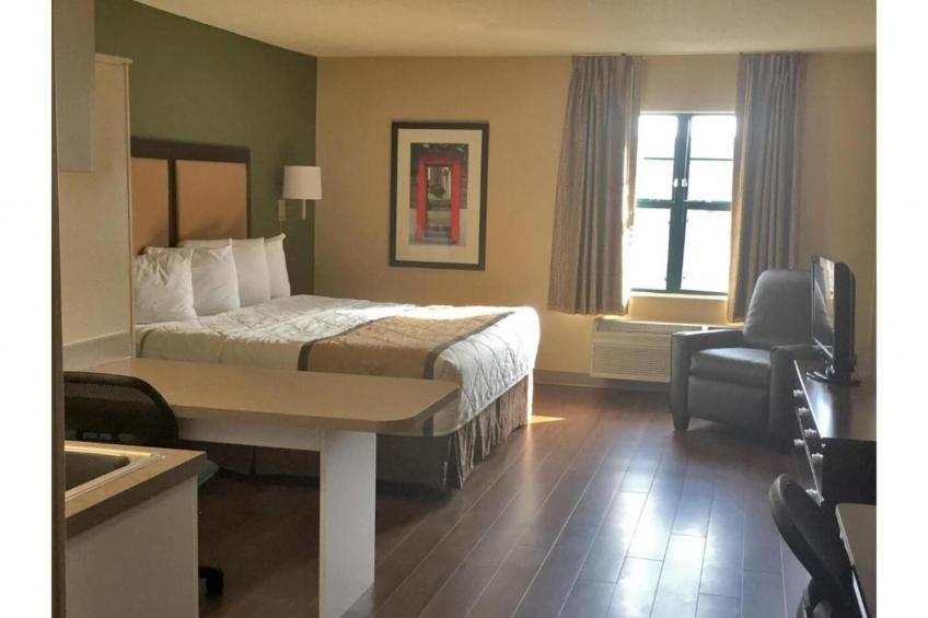 1 Queen Bed  Non-Smoking Kitchen - foto 20